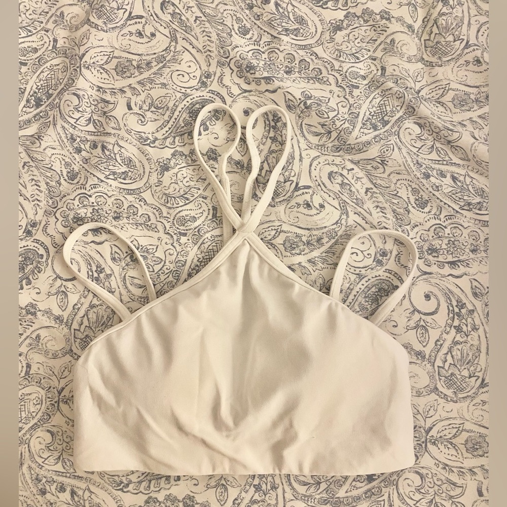 Flow Y Strappy Bra Nulu *Light Support, A–C Cups size 4